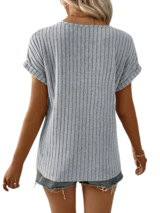 T-shirt | Głęboki dekolt w serek | Prążkowana tekstura i zamek | Styl wiosenny i letni